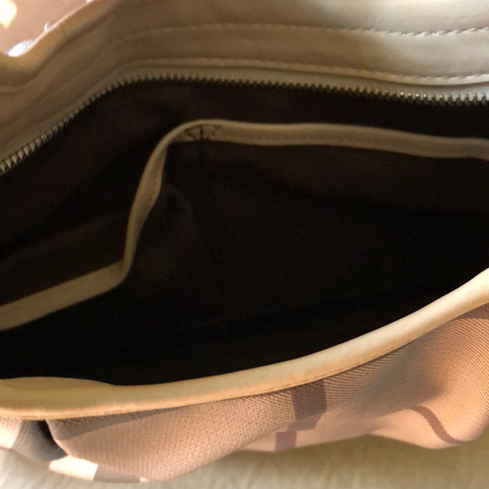 Burberry Smoked Trench Brooklyn Hobo - Picture 5 of 6